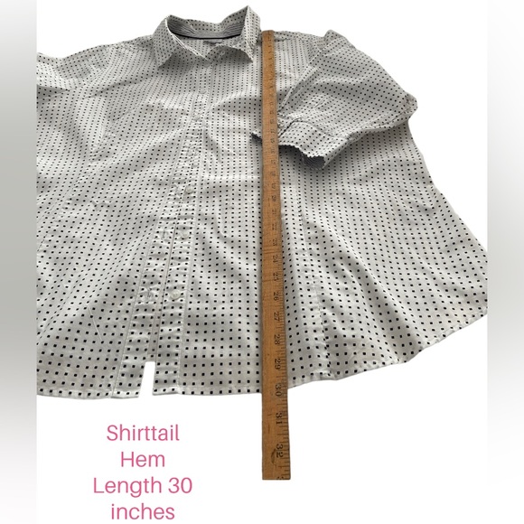 26/28 Avenue Dotted Print Button Up Blouse with 3/4 Sleeve and Shirttail Hem - Picture 15 of 17